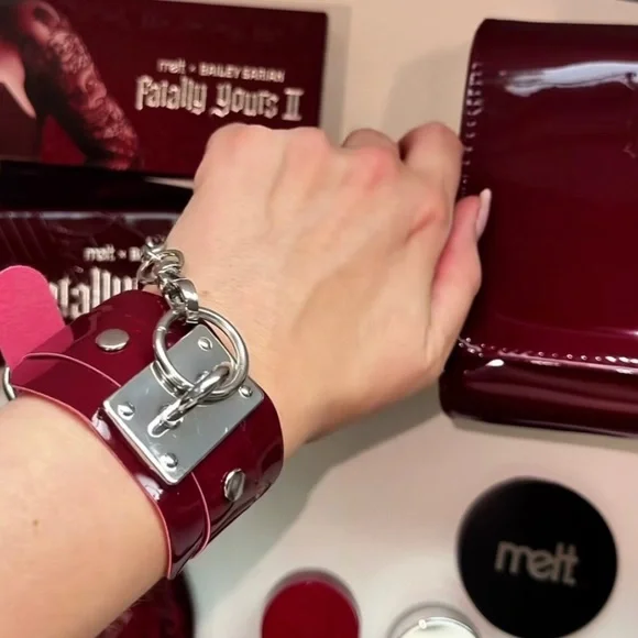 FATALLY YOURS II WRIST CUFF CLUTCH - Picture 4 of 5